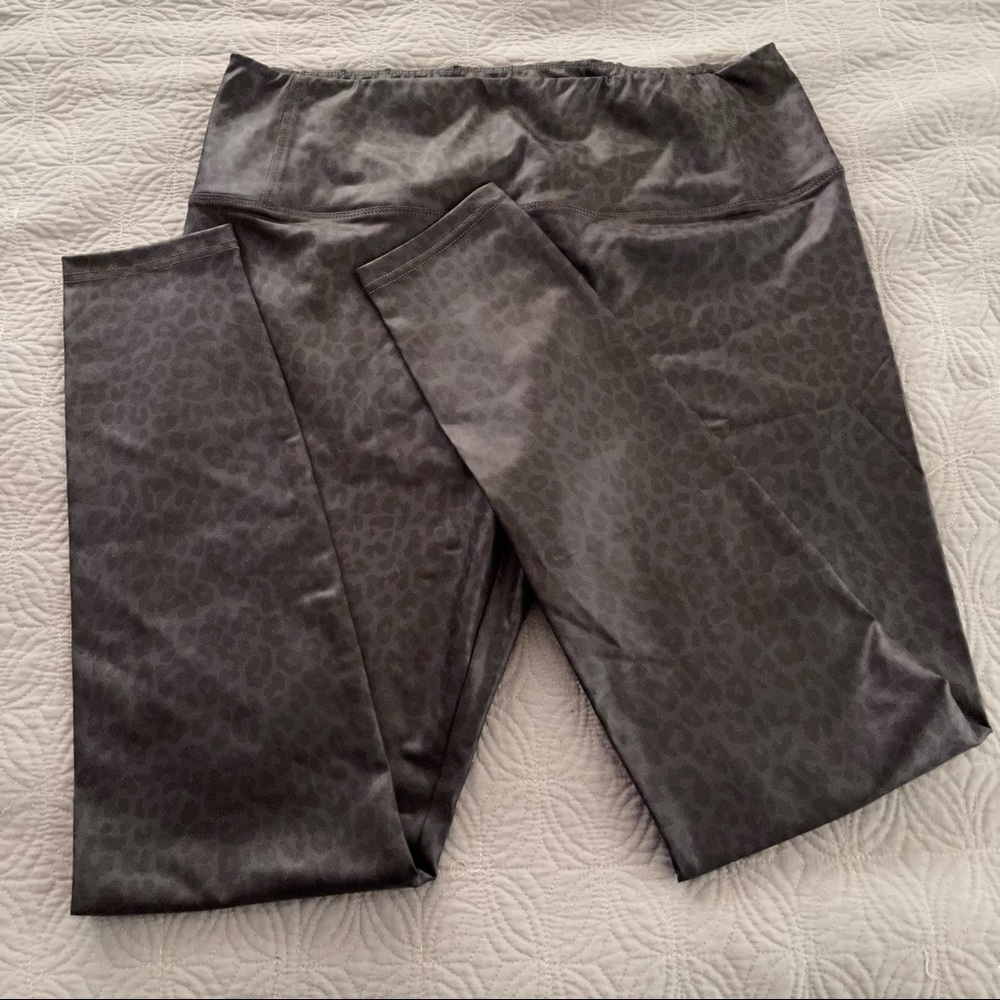 NWT Plus Size Wonderly Faux Leather Leopard Leggings